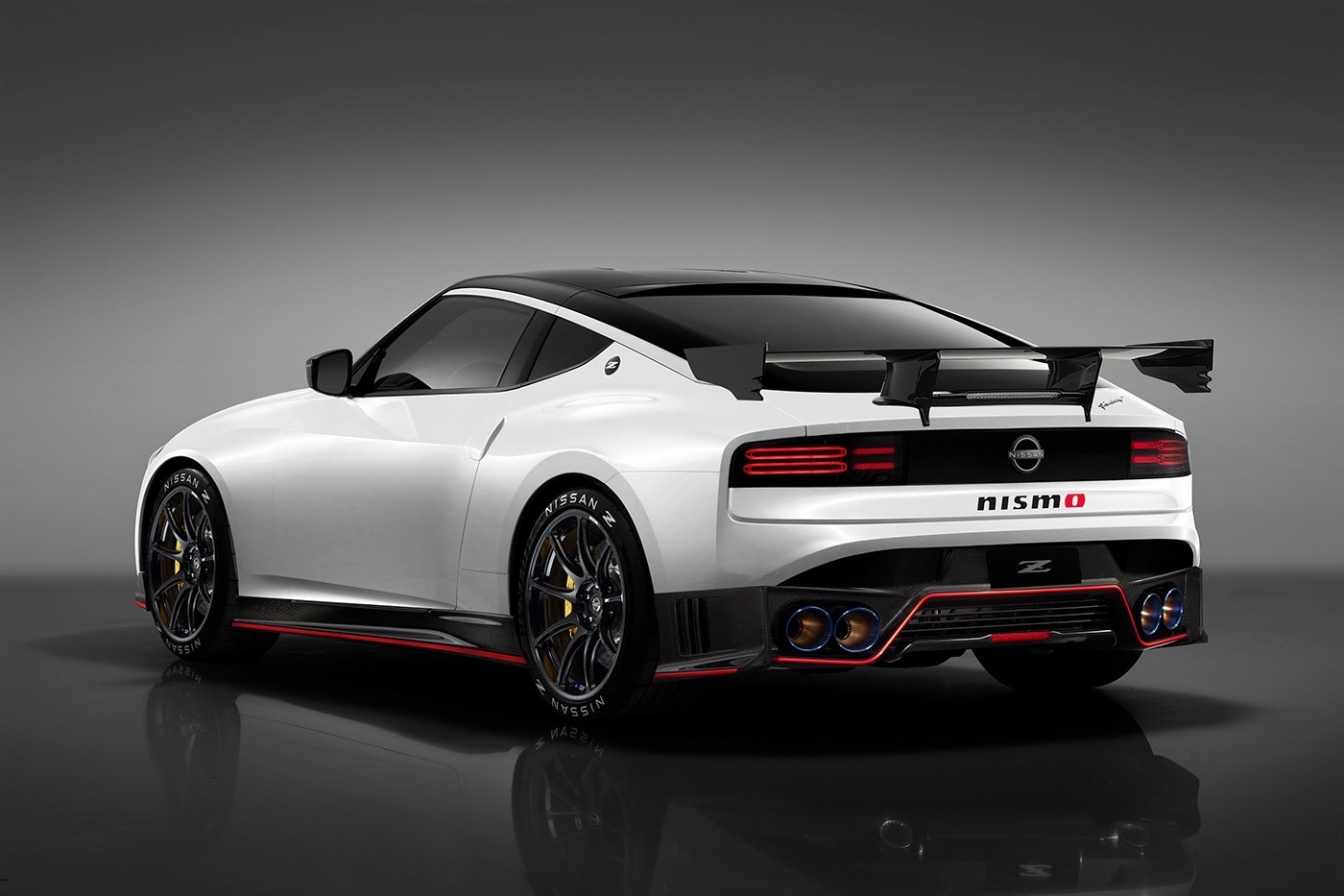 Nissan 400Z Nismo Looks Like An Accurate Retro Carbon Mix Autoevolution